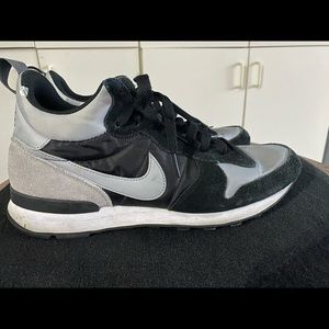 Nike Internationalist Mid